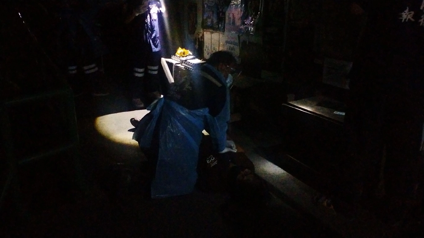 ชายนอนตายปริศนาบนสะพาน หลังโทรขอความช่วยเหลือ ร.พ.