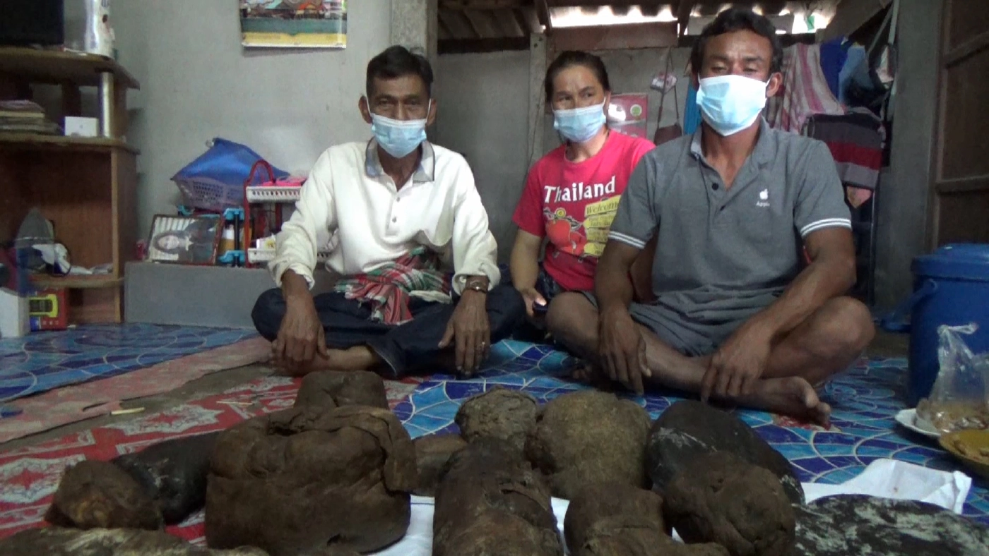 เปิดขุมทรัพย์ใต้เตียง  อำพันทะเลกว่า 20 ก้อน