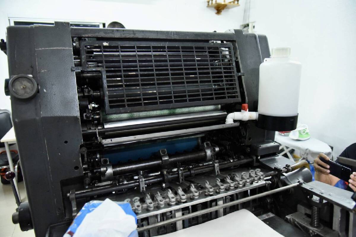 ตำรวจ PCT ร่วมกับนครบาลเข้าทลายรง.ผลิตแบงก์ดอลลาร์ปลอมค่า 150 ล.บ.