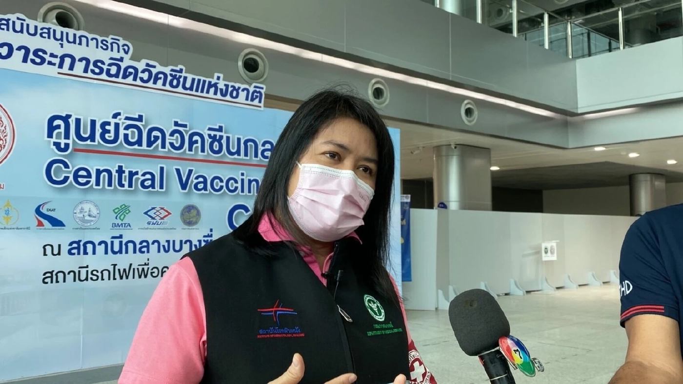 พญ.มิ่งขวัญ วิชัยดิษฐ์ ผู้อำนวยการ (ผอ.) สถาบันโรคผิวหนัง และ ผอ.ศูนย์ฉีดวัคซีนกลางบางซื่อ