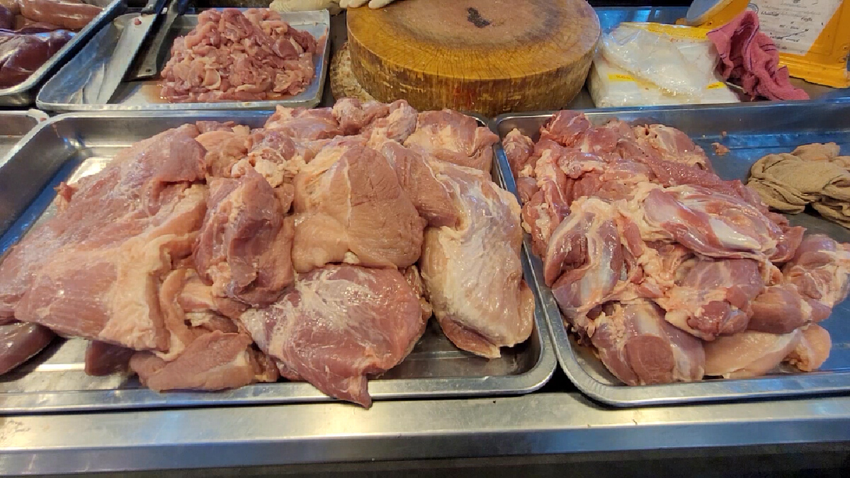 แม่ค้าเขียงหมูครวญลูกค้าหายไปซื้อเนื้ออื่นกินแทน