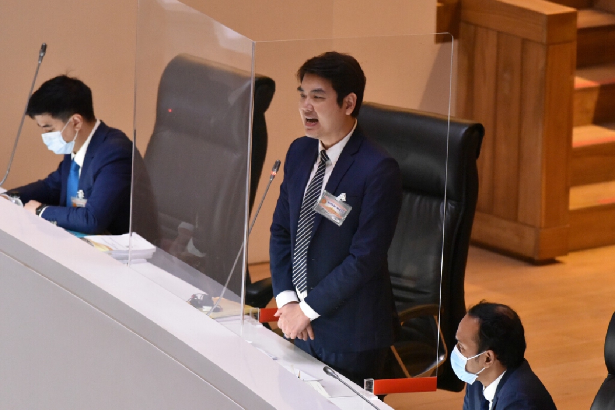 นายปิยบุตร แสงกนกกุล แกนนำคณะก้าวหน้า