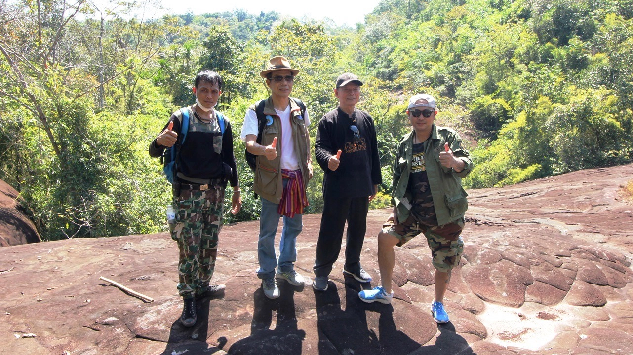 ตะลุยเทือกเขาภูลังกาสำรวจเส้นทางกราบนมัสการพระธาตุ