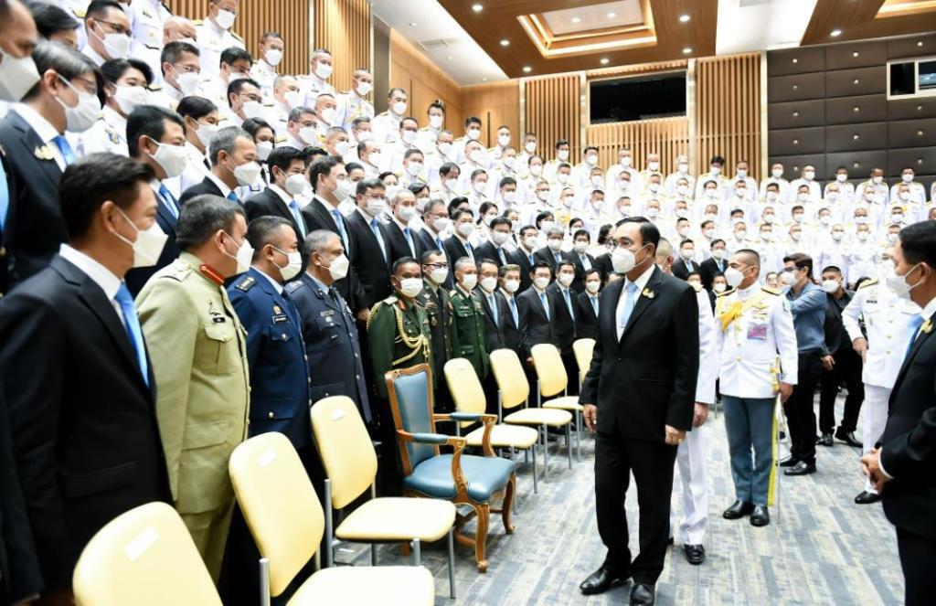 "บิ๊กตู่" ห่วงคนไม่กล้ายืนในโรงหนัง ปลุกนักศึกษา วปอ. ต้องกล้าหาญ