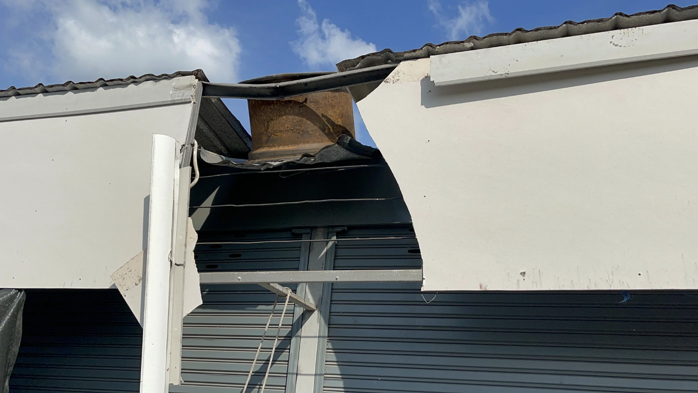 ช่างเปลี่ยนยางรถไถ เติมลมยางระเบิดศรีษะเปิด เสียชีวิตคาที่