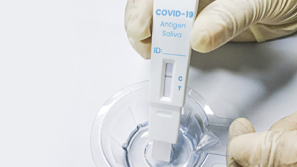 หมอศิริราชแนะ ตรวจ ATK ให้เด็กเรียน on-site เลือกใช้แบบน้ำลาย-swab จมูก