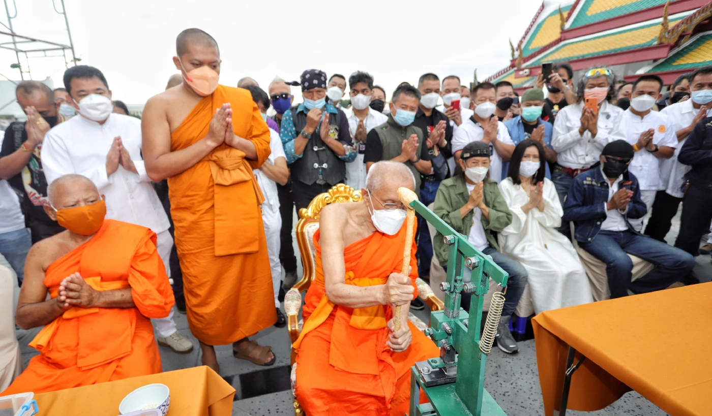 กดพิมพ์นำฤกษ์ พระสมเด็จวัดระฆัง รุ่นอนุสรณ์ครบรอบ 150 ปี