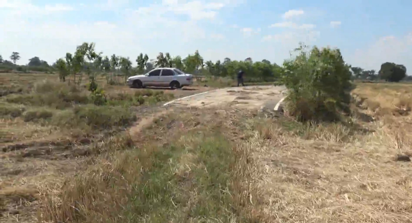 เฉลยแล้ว! เจ้าของถนนปริศนาโผล่กลางทุ่งนาที่ยโสธร