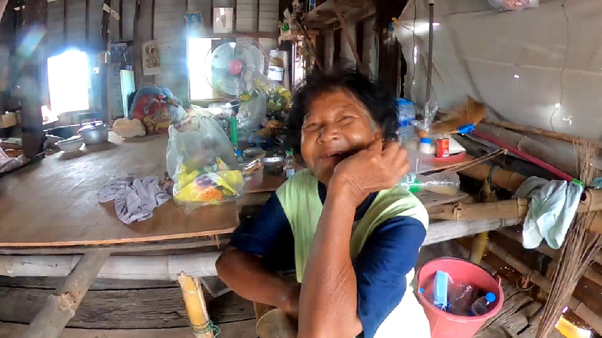 น้ำท่วมทุ่งชาวบ้านยังอ่วมตัดขาดโลกภายนอก
