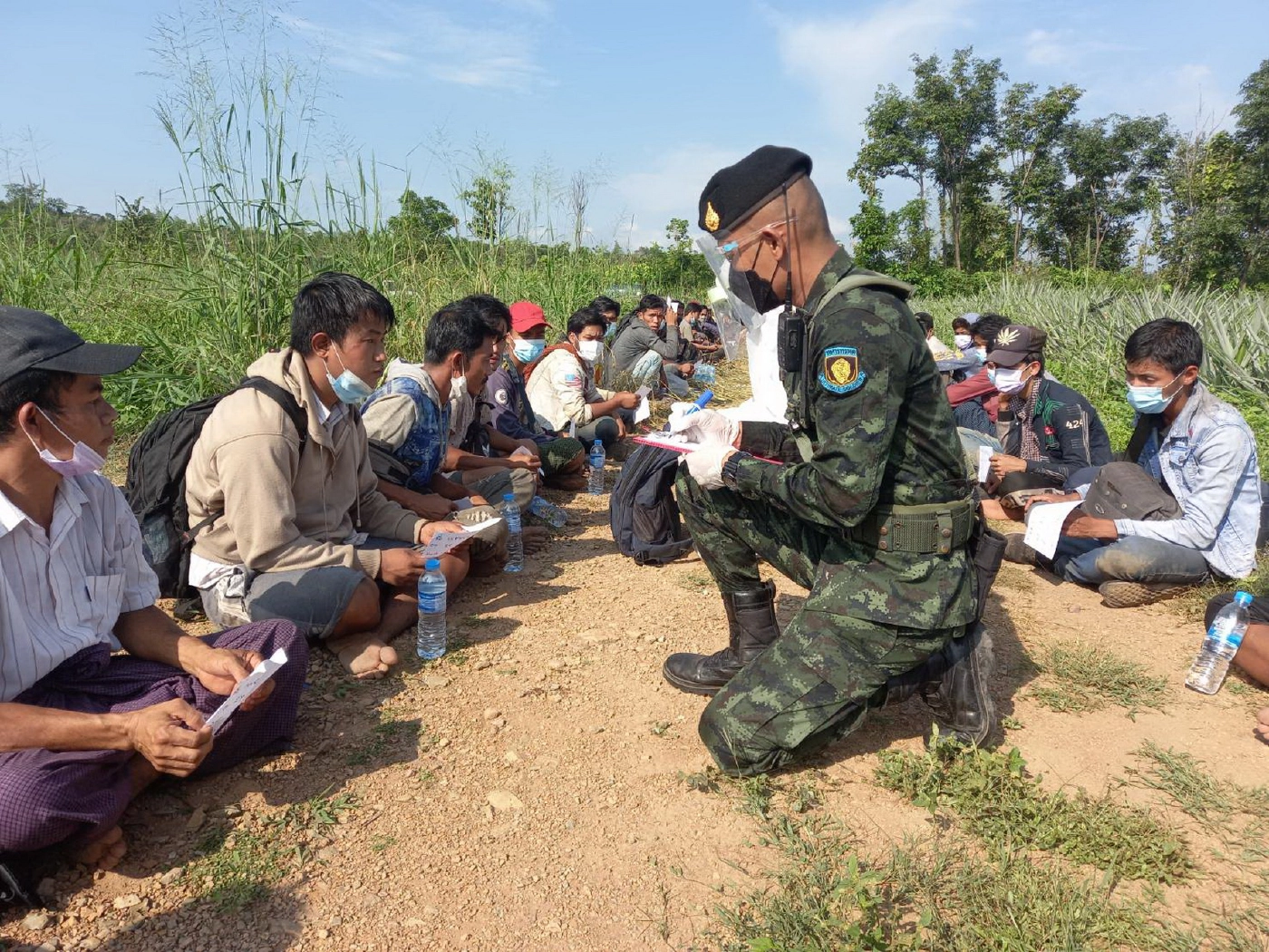 แรงงานเมียนมาทะลักชายแดนไทรโยค รวบอีก 97 ราย เป้าหมายหางานทำ