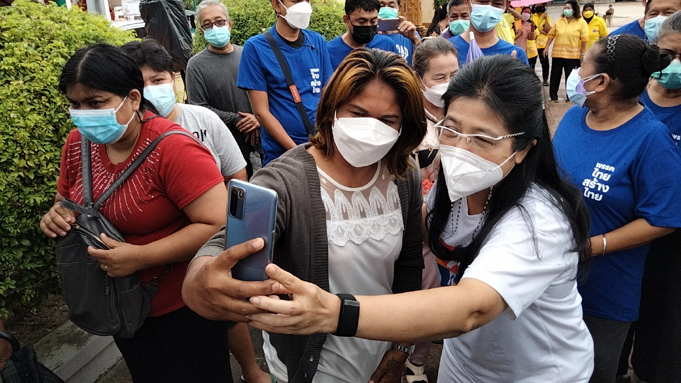 คุณหญิงหน่อยล่องใต้ เชื่อ "บิ๊กตู่" อยู่ครบเทอม