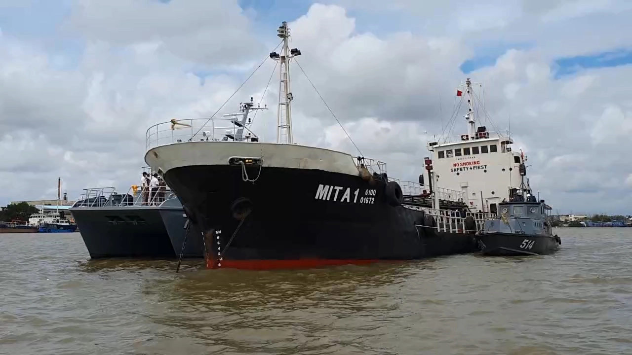 แฉขบวนการ"น้ำมันเถื่อนข้ามชาติ" โยงนักการเมือง