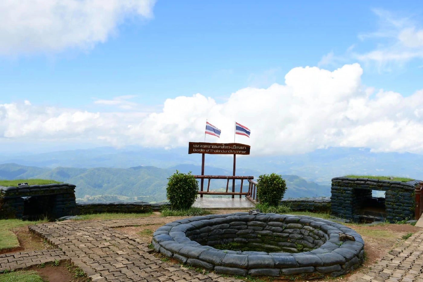 ชมหมอกยามเช้าวิว360องศาบนฐานทหารดอยช้างมูบ