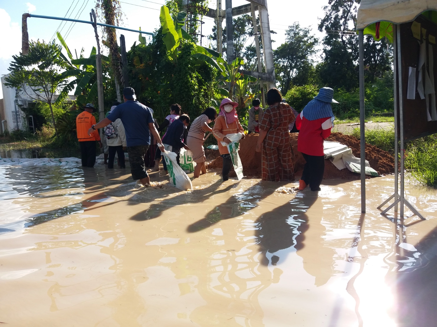 เขื่อนอุบลรัตน์ระบายน้ำ 30 ล้านน้ำชีล้นทะลักท่วมบ้านท่าขอนยาง
