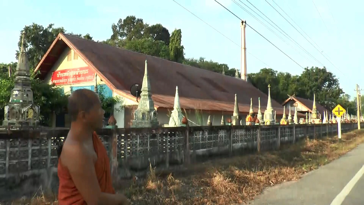 สีสันผุดไอเดียทำป้ายชวนทอดกฐินประชันป้ายหาเสีย อบต.