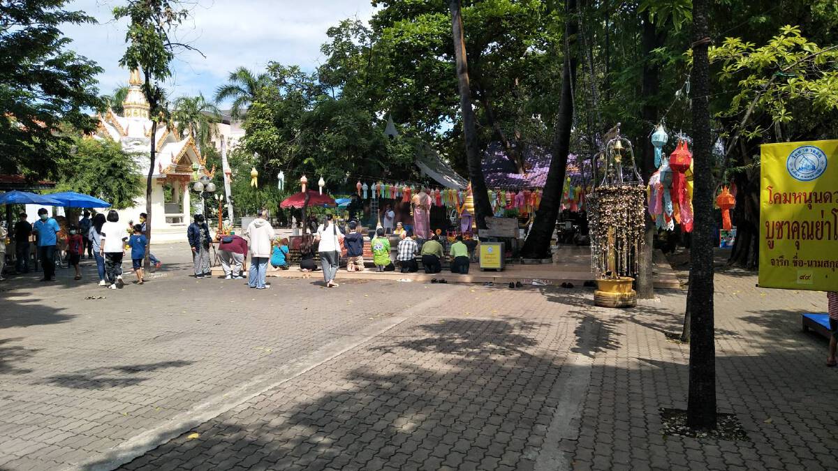 เริ่มคึกคัก นทท.หลั่งไหลขอพรย่าโมหลังผ่อนคลายมาตรการเปิดประเทศ
