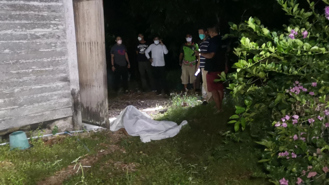 โหด...คนร้ายใช้มีดพร้าฟันสามีภรรยาคอขาดทั้งคู่ดับคาบ้าน