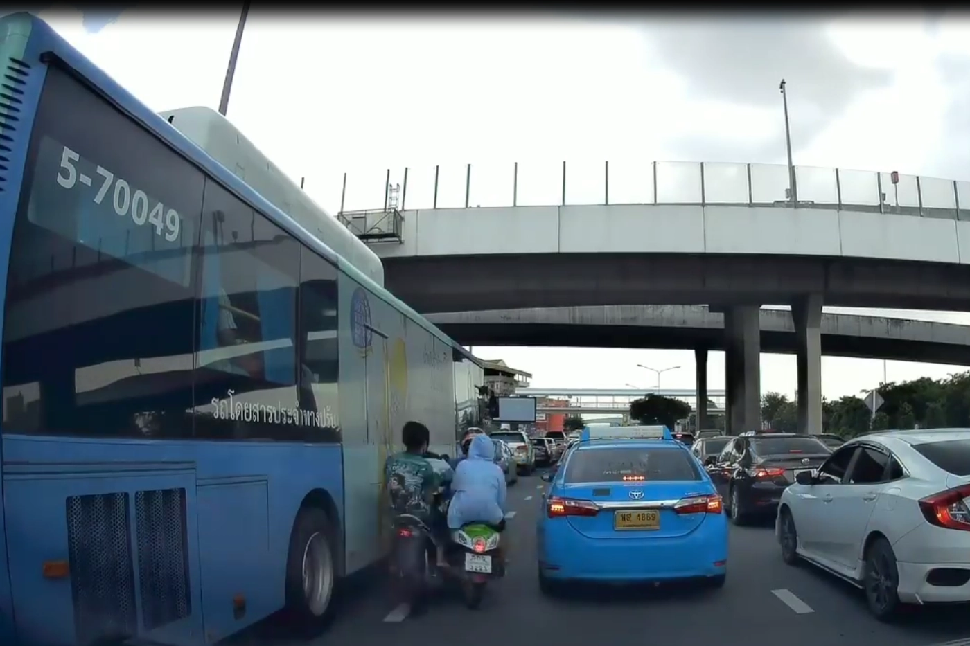 เพจดังประจาน &quot;เด็กแว้น&quot; ซิ่งทะลุนรกชนเละ