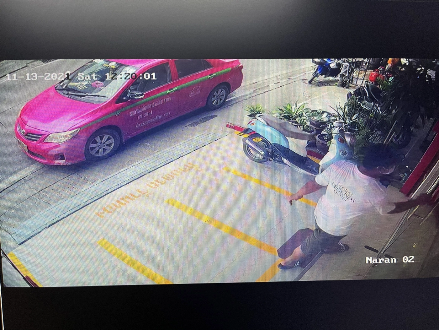 รวบแล้ว หนุ่มบุกเดี่ยวชิงทอง ร้านทองย่านพัฒนาการ อ้างโควิด หาเงินไม่ทันใช้