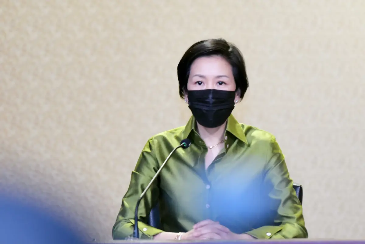 น.ส.รัชดา ธนาดิเรก รองโฆษกประจำสำนักนายกรัฐมนตรี