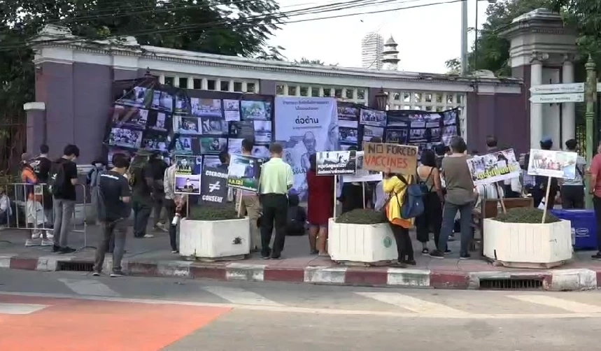 "หม่อมโจ้" นำม็อบต้านบังคับฉีดวัคซีนโควิด-19 โผล่กลางกรุง