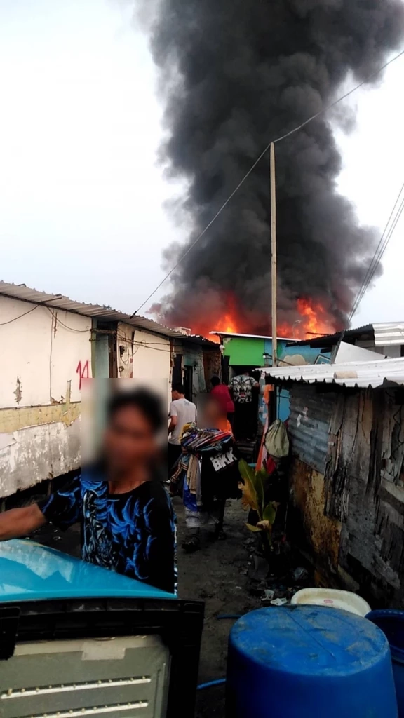 ไฟไหม้บ้านเรือนประชาชน ถนนพุทธมณฑลสาย 3