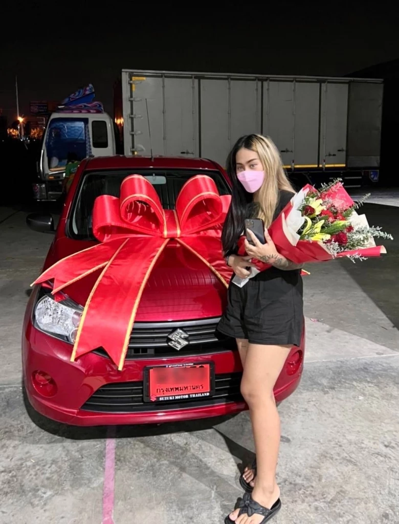 โผล่อื้อ! ผู้โชคดีเล่นกล่องสุ่ม &quot;พิมรี่พาย&quot; ได้รถเก๋งป้ายแดง 