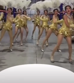 มิติใหม่ “พิมรี่พาย” จัดชุดใหญ่ขนหางเครื่องไลฟ์สดขายของ คนดูพุ่งสองแสน