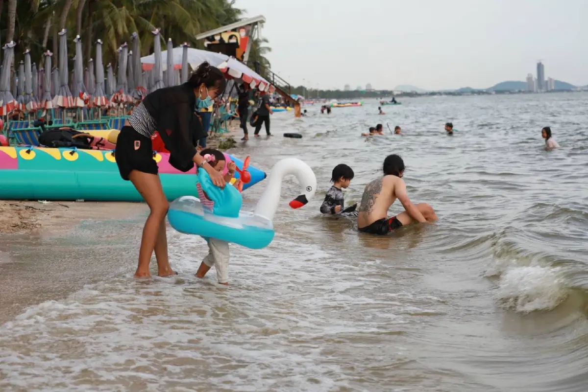 “นายกฯตุ้ย” สั่งล่าโจ๋ฉี่ใส่ทะเลบางแสน แย้มเล็งปิดชายหาดหลังเที่ยงคืน