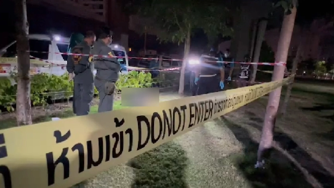 ครูชาวแอฟริกาใต้ โดดสะพานข้ามแยกศรีนครินทร์ ดับ ภรรยา เผย เหตุมาจากเครียด