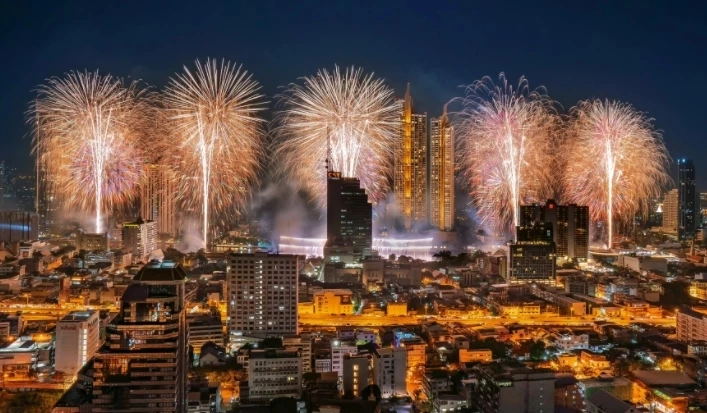 เงินสะพัด รับงาน "เคาท์ดาวน์ไอคอนสยาม"