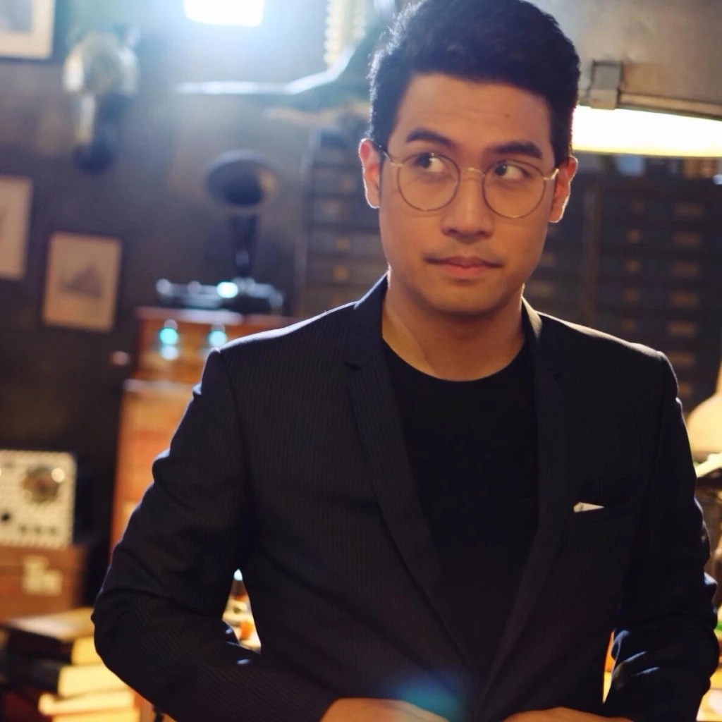 "แทน ลิปตา" หรือ "ธารณ ลิปตพัลลภ" นักร้องหนุ่มชื่อดังสมาชิกวงลิปตา 