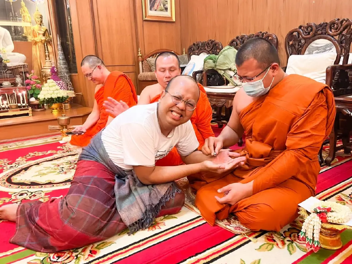 "ไพรวัลย์" โพสต์ภาพลาสิกขาถอดผ้าเหลืองแล้ว