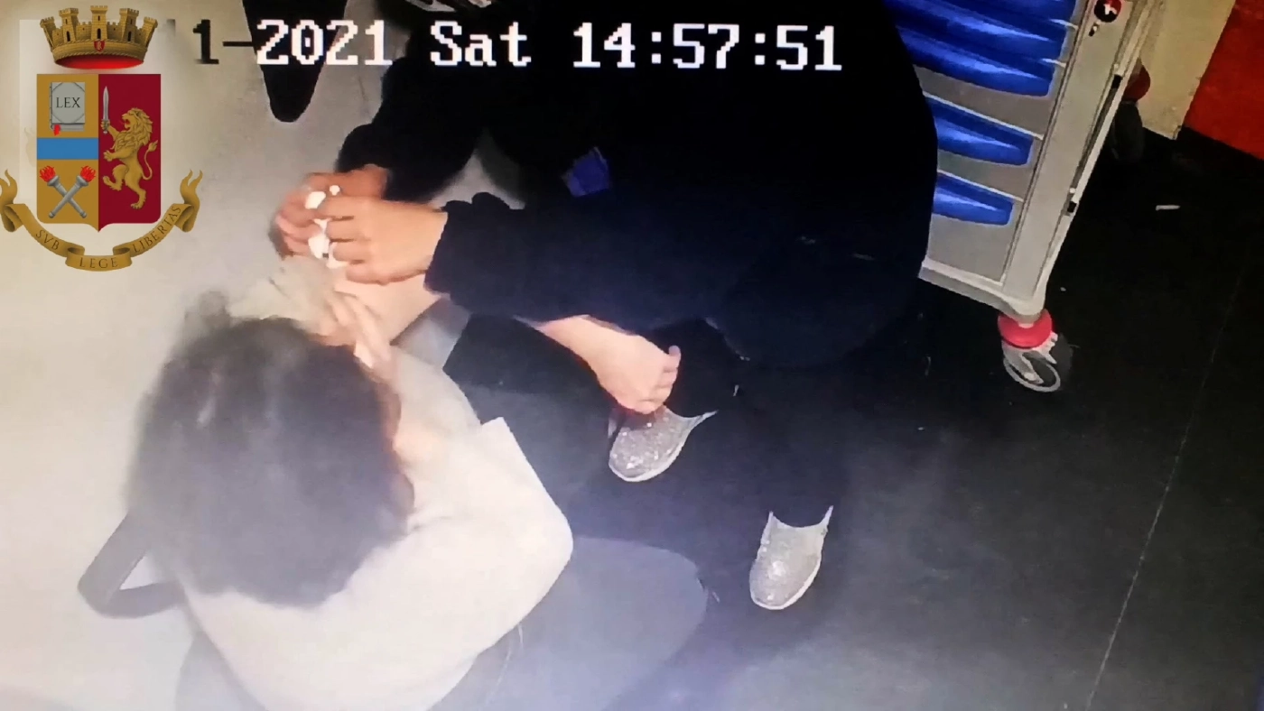 จับสมาชิกกลุ่มต่อต้านวัคซีนอิตาลี  เทวัคซีนทิ้ง ฉีดเข็มเปล่า