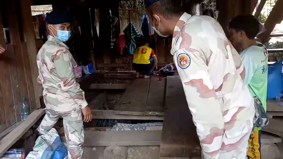 ชาวพบพระขุดหลุมหลบภัย รับมือสู้รบ“พม่า-เคเอ็นยู”