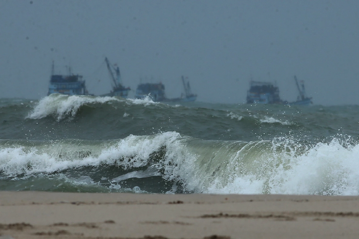 กรมอุตุฯ ประกาศฉบับ 6 เตือน 9 จังหวัดภาคใต้ ฝนถล่ม-น้ำท่วมฉับพลัน