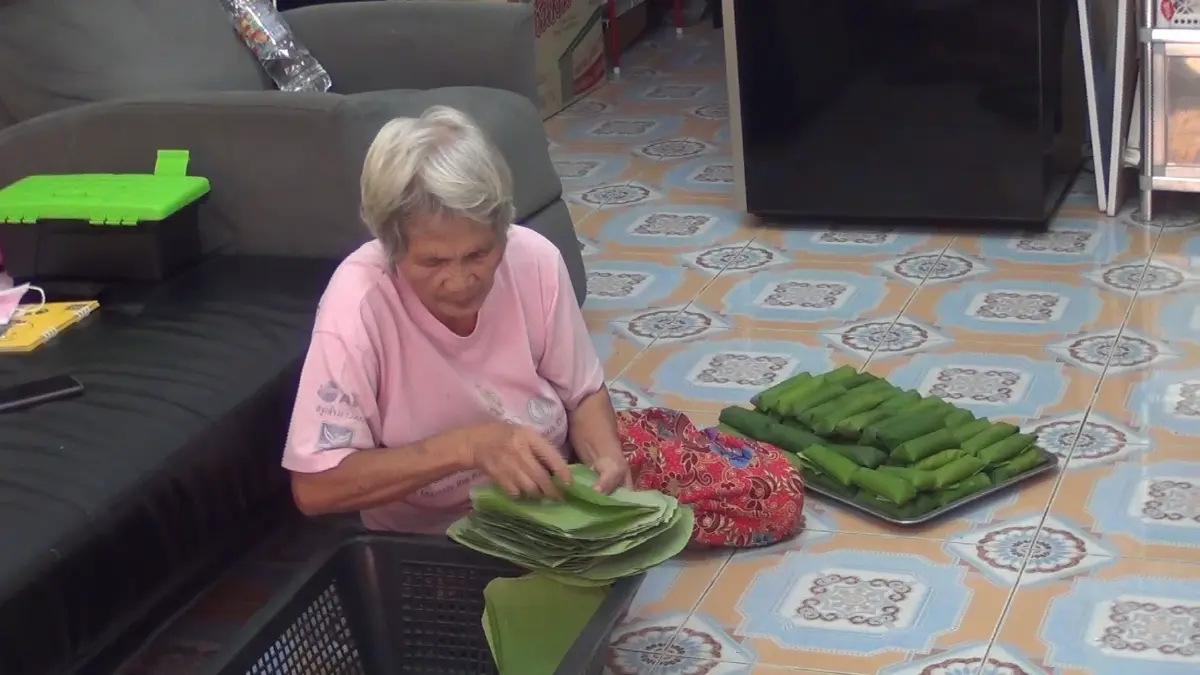 ยัยตัวแสบ ฉกเงินทอน แม่ค้าวัย 74 สูญไปเกือบหมื่นบาท