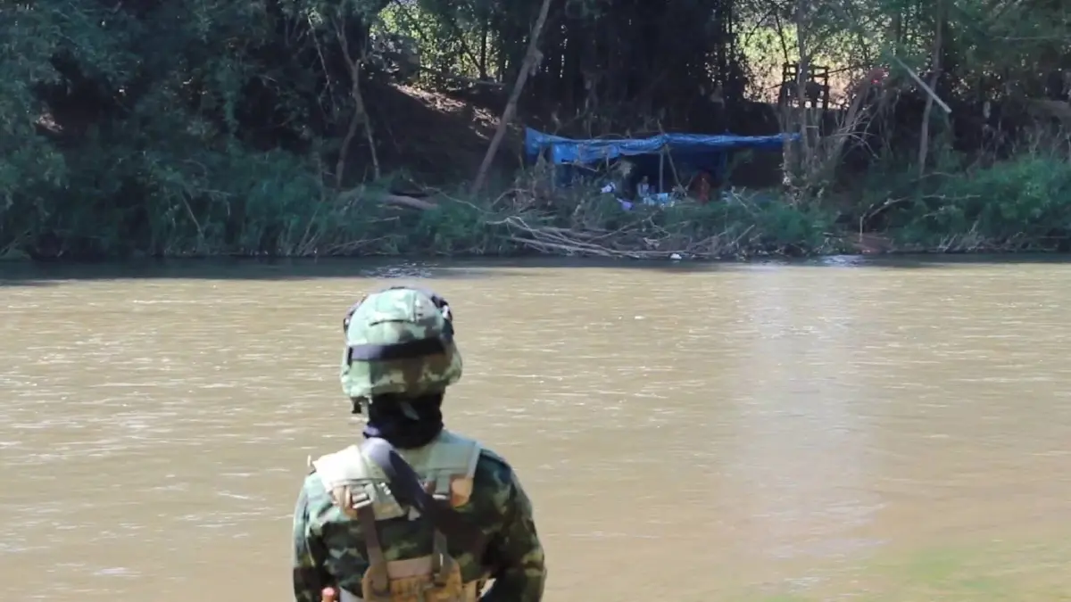 “กระสุนตกหลังคาบ้าน” ฝั่งไทยโดนลูกหลง เจ้าหน้าที่เร่งซ่อมบ้านให้