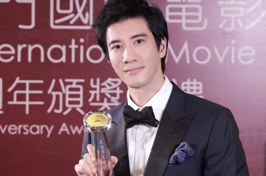 “หวังลี่หง” ประกาศถอนตัวจากวงการบันเทิง หลังถูกเมียแฉเรื่องฉาวไม่ยั้ง