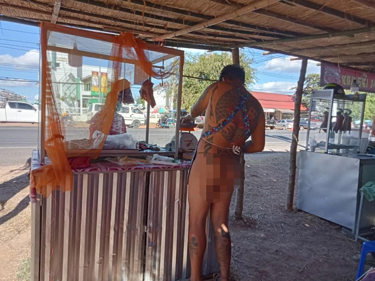 โดนจนได้ พ่อค้าขายเนื้อวัวแก้ผ้าใส่ผ้ากันเปื้อนถูกปรับ 500 ฐานอนาจาร