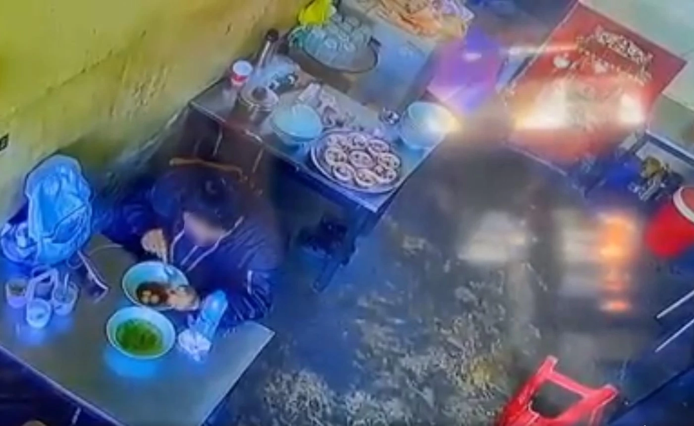 ประจาน "ลูกค้าสาว" ทำเนียนกินก๋วยเตี๋ยวลักมือถือคุณลุงเจ้าของร้าน