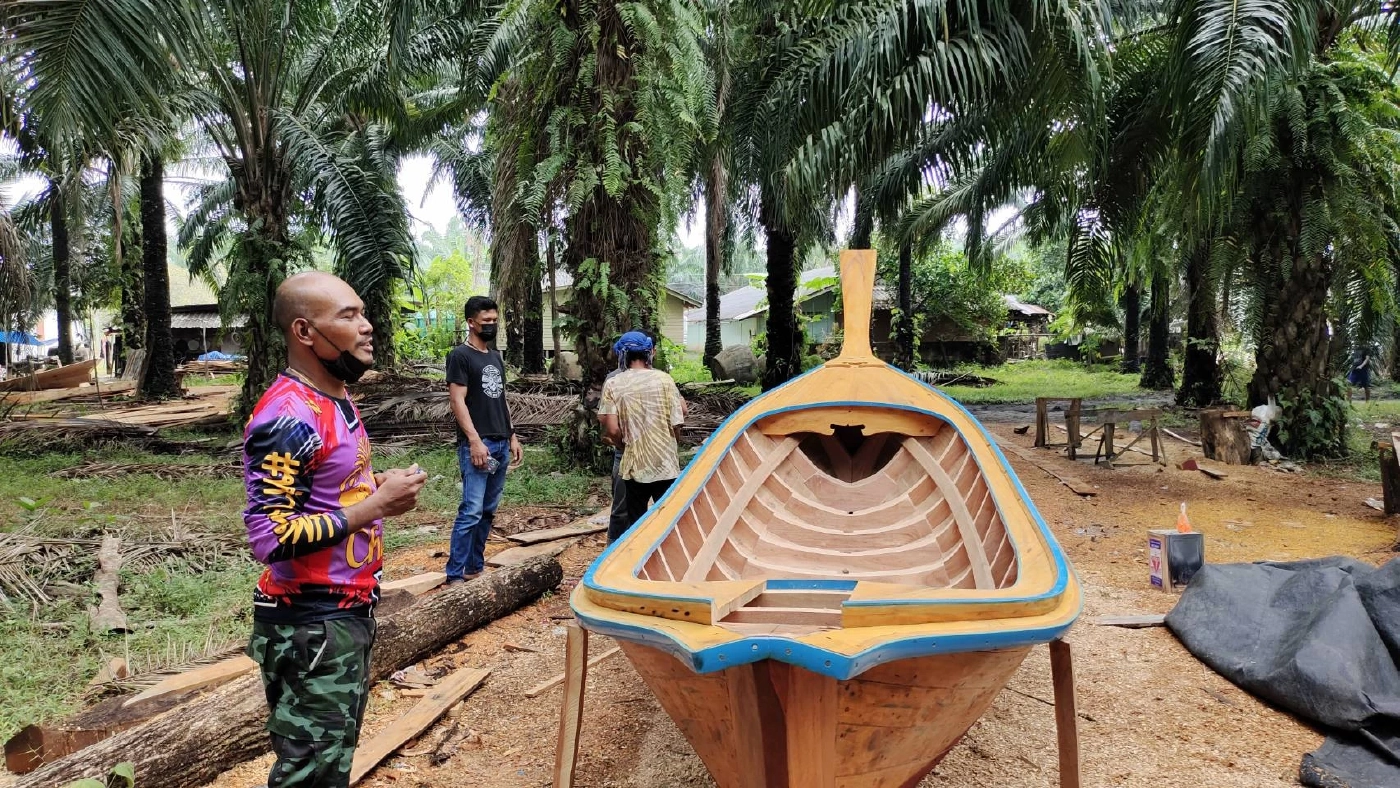 กลุ่มอนุรักษ์ต่อเรือหัวโทง ร้องจนท.บุกจับเลื่อยโซ่ยนต์