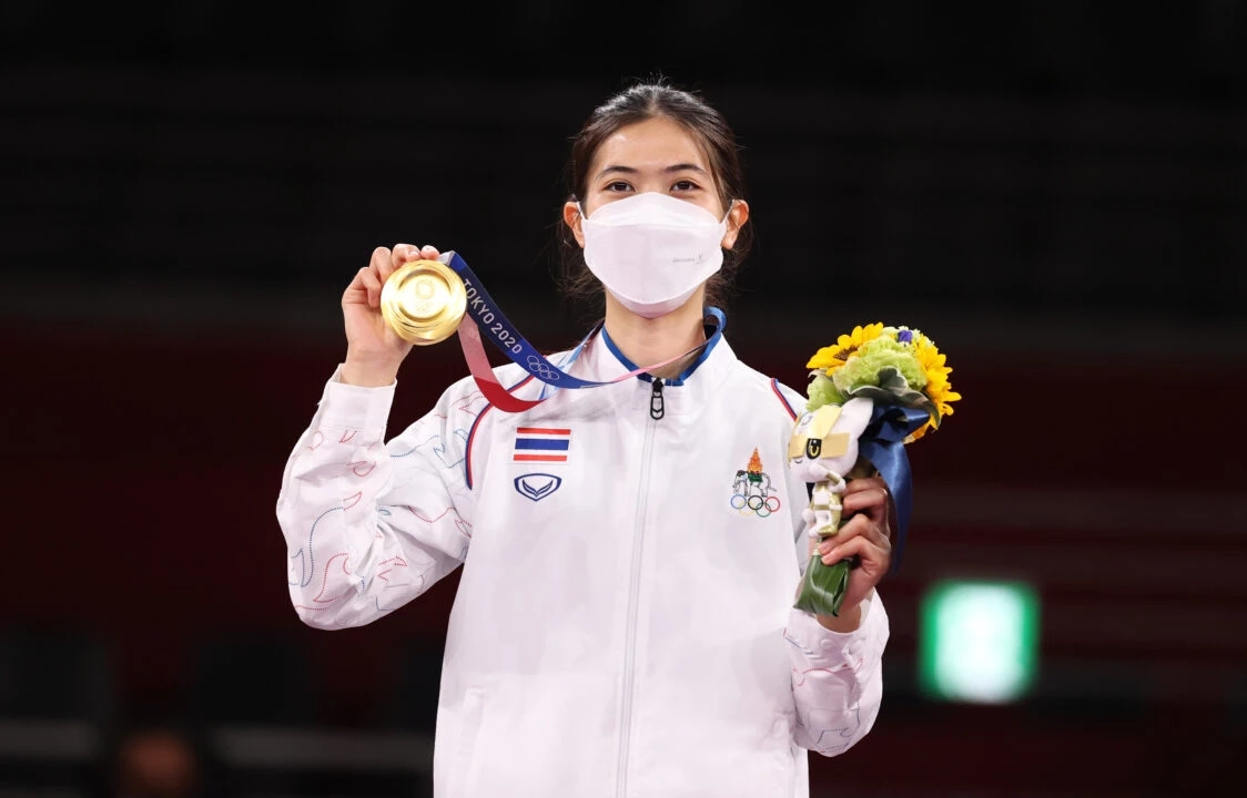 เผยผลสำรวจ สวนดุสิตโพล พิธา ลิ้มเจริญรัตน์ คว้านักการเมืองชายที่สุดแห่งปี