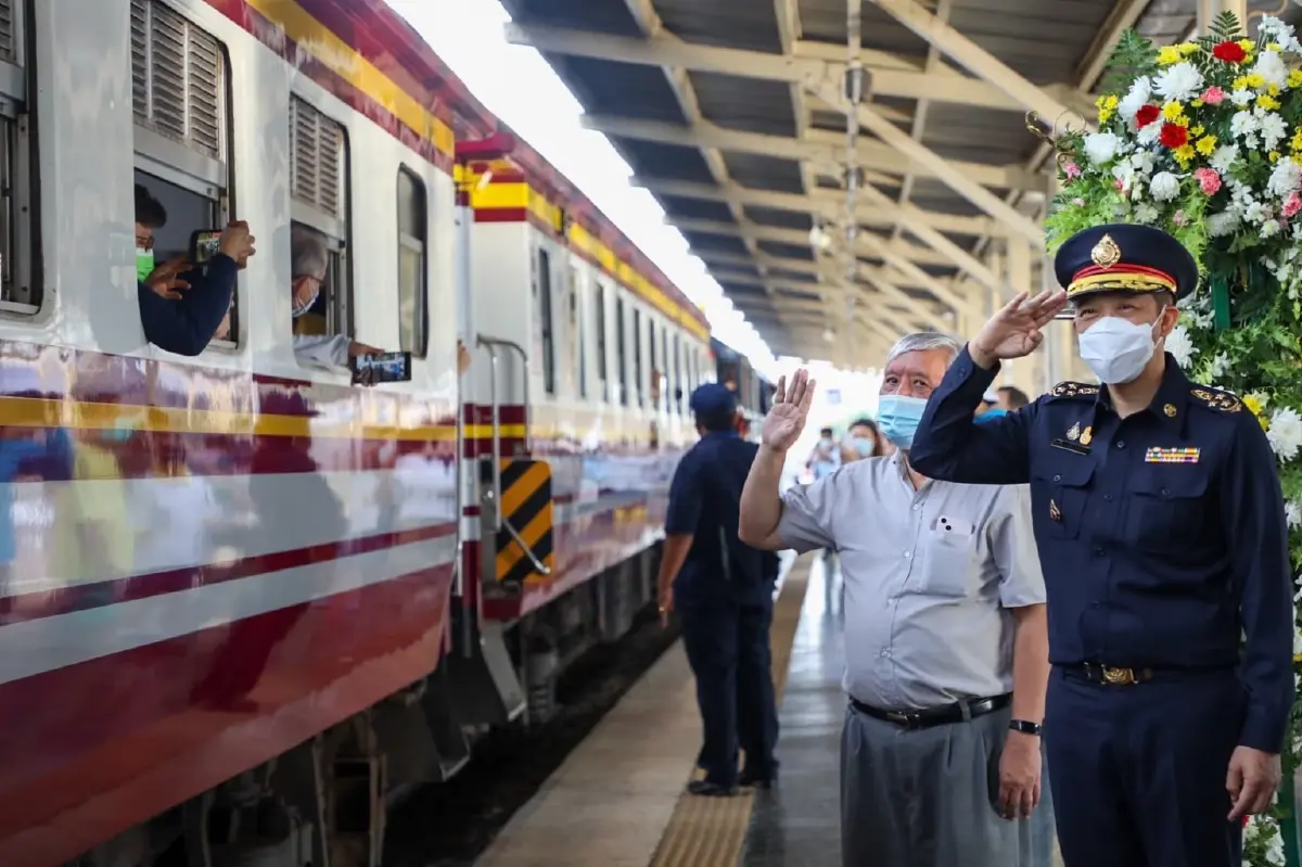 การรถไฟฯ เปิดเดินขบวนรถจักรไอน้ำประวัติศาสตร์ ในโอกาสวันพ่อแห่งชาติ