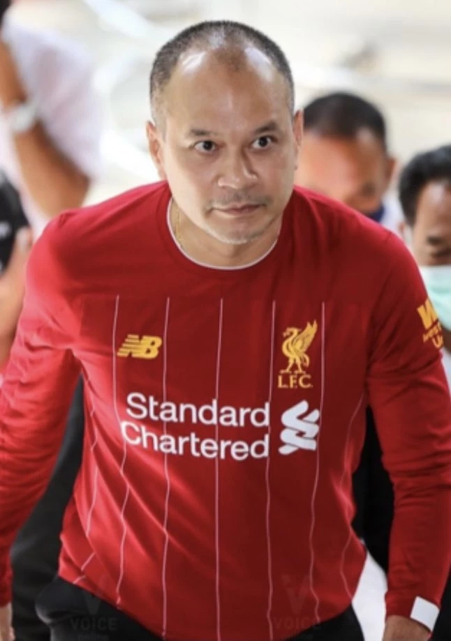 "เต้น ณัฐวุฒิ" ได้จังหวะตีกิน ปชป. โพสต์เป็นทายาทสายตรงคนเสื้อแดง