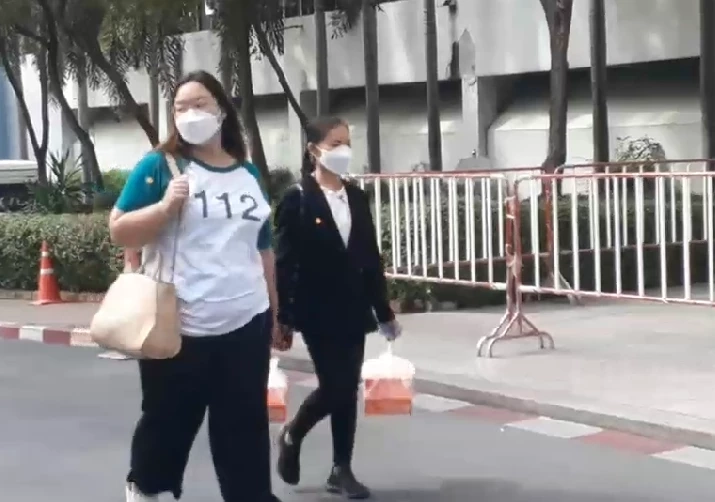 ศาลนัดสืบพยานคดีปักหมุดสนามหลวง ทนายจ่อขอประกัน ไมค์-อานนท์-เพนกวิน-ไผ่