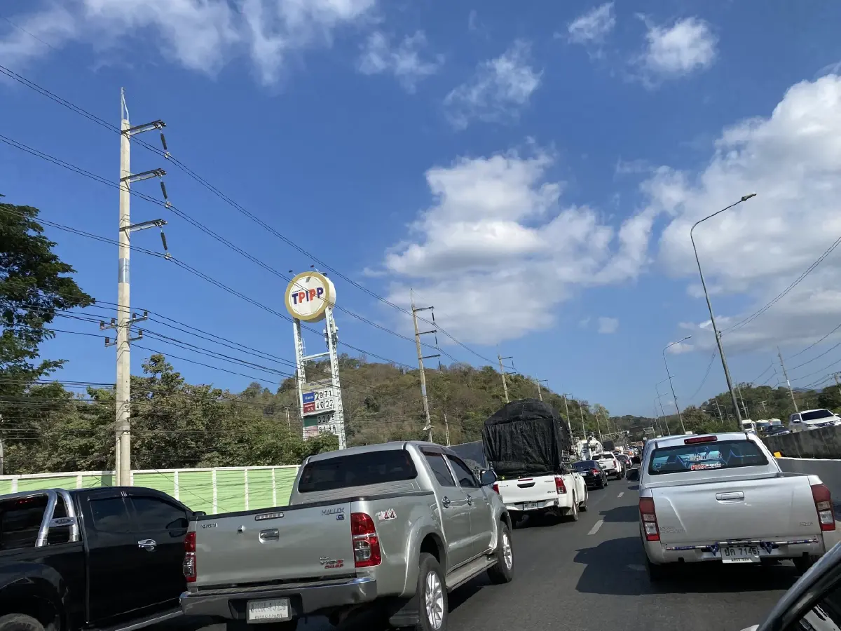 ประชาชนเริ่มกลับภูมิลำเนาเทศกาลปีใหม่ถนนมิตรภาพรถหนาแน่น