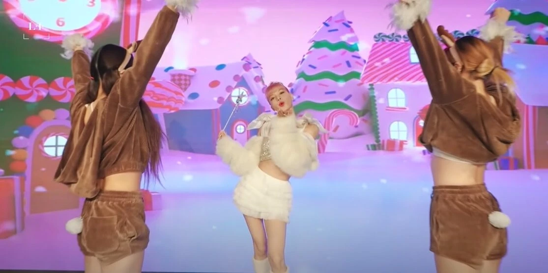 "ลิซ่า" ทำเซอร์ไพรส์ ปล่อยเพลง MONEY เวอร์ชั่นคริสต์มาส มาแรงติด #1 ยูทูป