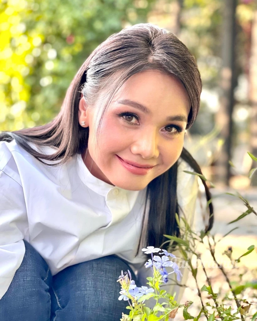 “ต่าย อรทัย” สร้างประวัติศาสตร์ลูกทุ่งคนแรกของไทยขึ้นบิลบอร์ดไทม์สแควร์