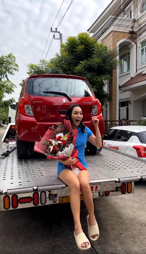 โผล่อื้อ! ผู้โชคดีเล่นกล่องสุ่ม &quot;พิมรี่พาย&quot; ได้รถเก๋งป้ายแดง 